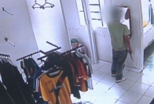 Armed robber dances and primps in mirror dugin heist